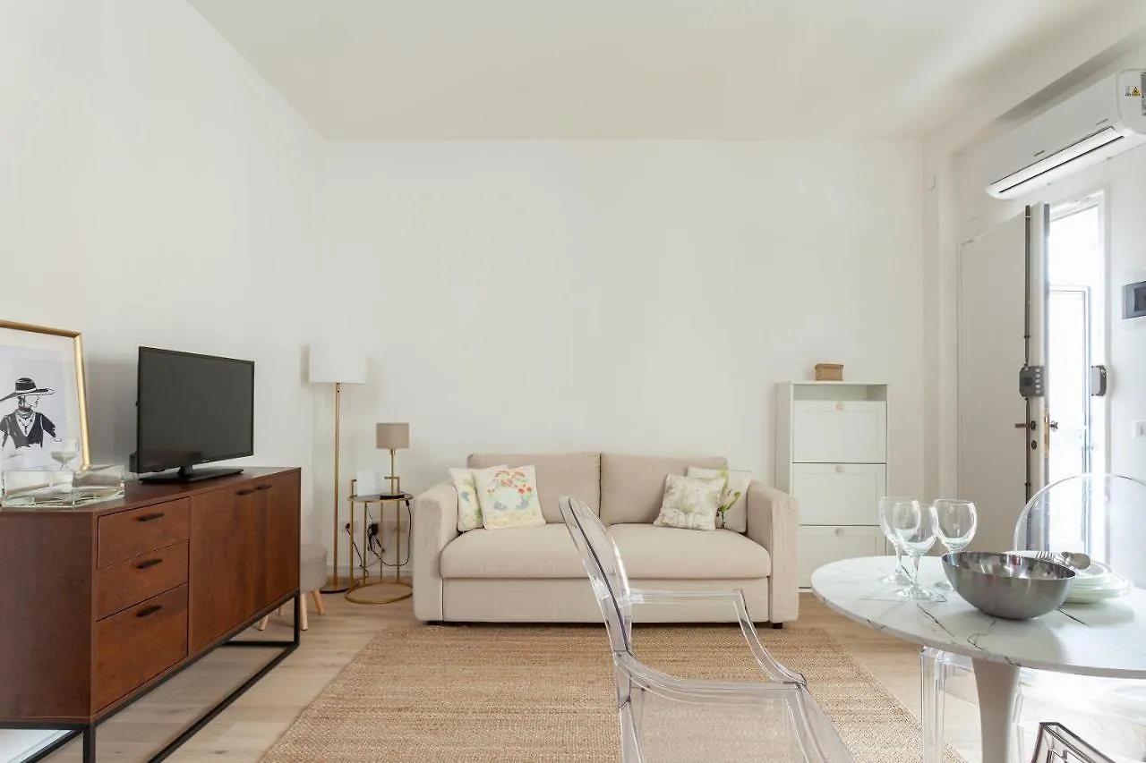 Casa Serena - Meryggiare Apartments Milano 0*,  İtalya